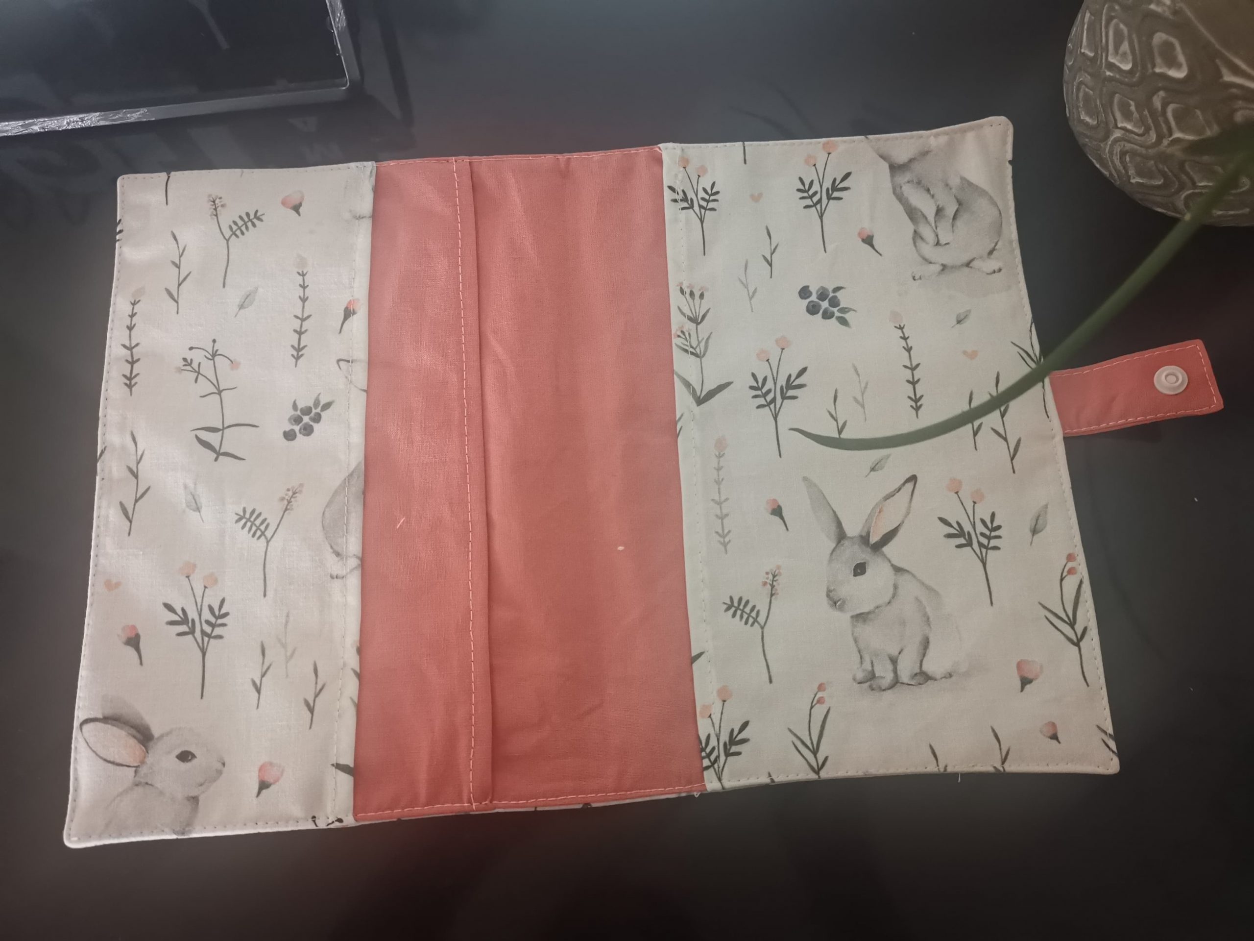 Protège carnet santé loup personnalisé fait main – Image 2