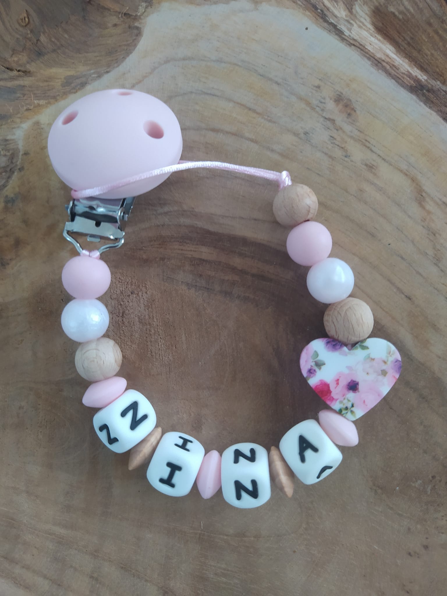 Attache tétine cœur fleurs personnalisé
