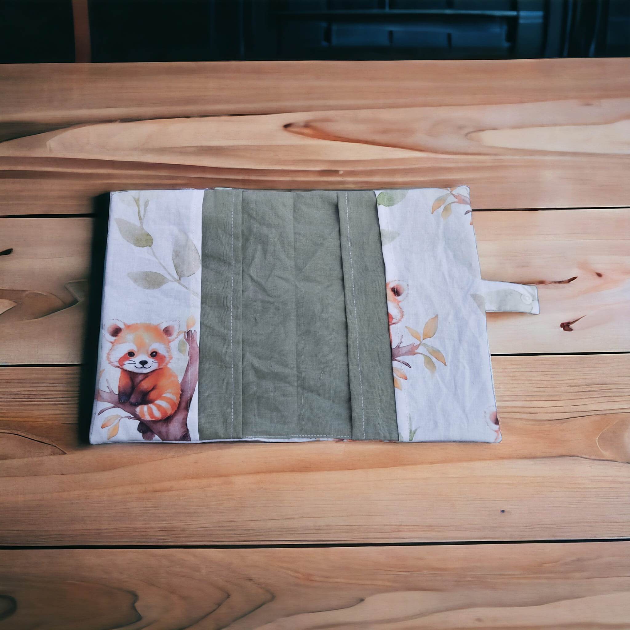 Protège carnet santé Panda roux personnalisé – Image 2